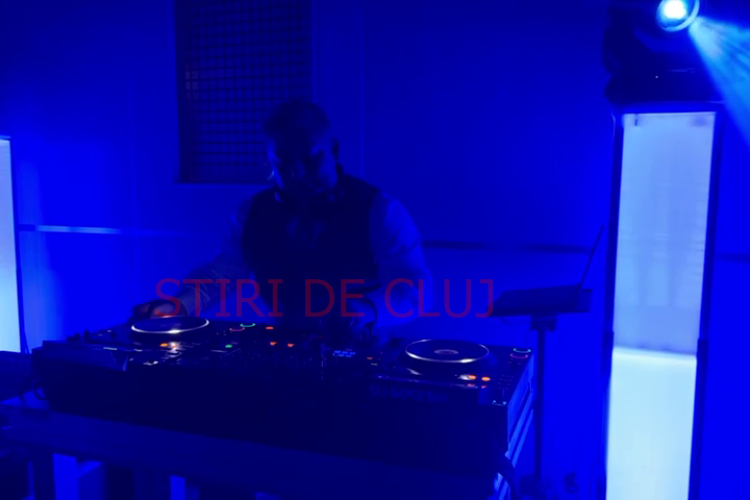 VIDEO - DJ Tișe! Șeful Consiliului Județean Cluj, Alin Tișe, filmat în timp ce mixa muzică într-un club 