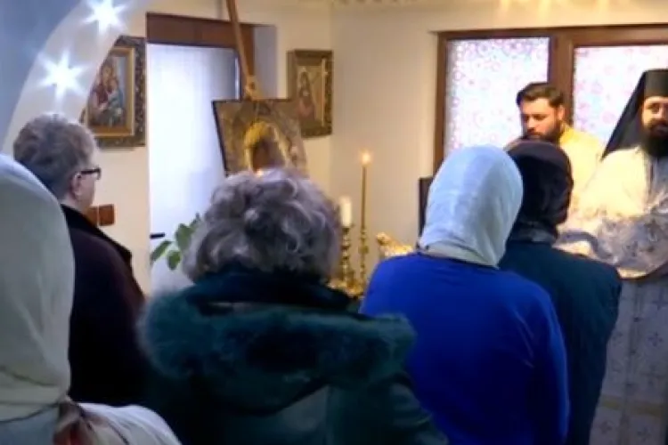 Un preot a ținut Liturghia acasă, în sufragerie: ”Dracul a îmbătrânit foarte tare și face răutăți peste aștepările noastre”