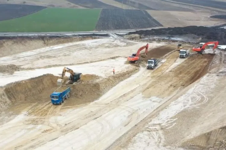 Cum se lucrează pe drumul expres Tureni - Autostrada Transilvania - VIDEO