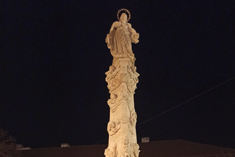 Obeliscul Maria poate fi admirat în piațeta de pe strada Universității. Statuia este superbă - FOTO