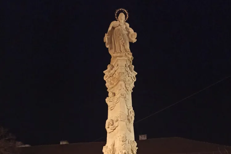 Obeliscul Maria poate fi admirat în piațeta de pe strada Universității. Statuia este superbă - FOTO