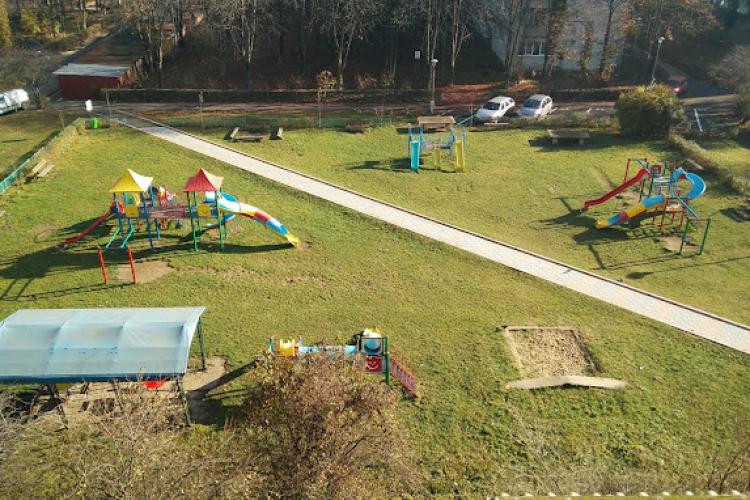 Propunere pentru Primăria Cluj, dacă tot nu are grijă de un parc din Gheorgheni să-l transforme în parcare. Clujean: „Nu e folosit de nimeni”