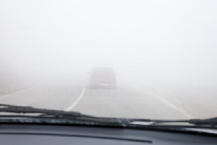Atenție șoferi! Cod galben de ceață și polei în Cluj 