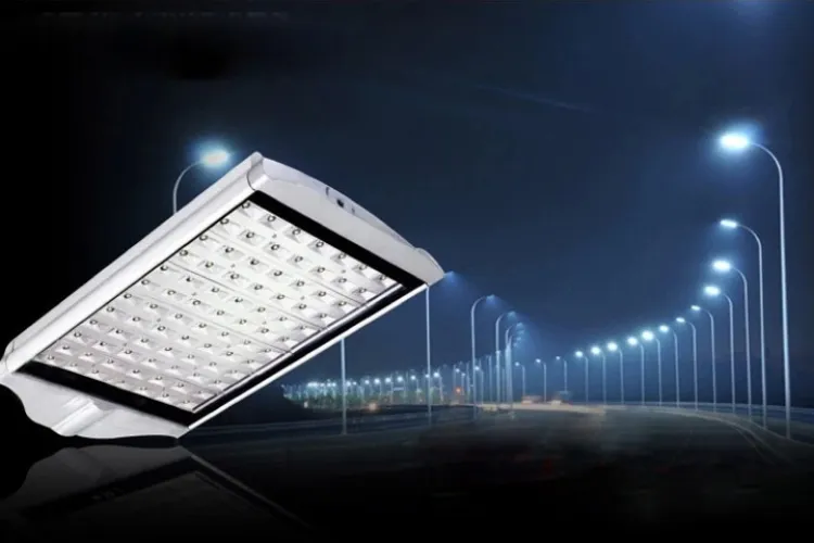 Clujul de cinci stele în care Primăria emite autorizații fără cap: ”Nu este deloc iluminat public. Ne este pusă siguranța în pericol”