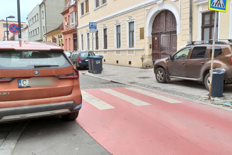 Parcări de cinci stele la Cluj: ”Feriți-vă de ăia cu BMV ! Sunt pericol public!” - FOTO
