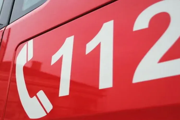 ACCIDENT în Dej! O mașină a acroșat o țeavă de gaze, intervin pompierii