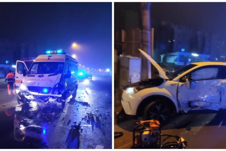 Accident în Turda! Un șofer a intrat cu mașina într-o ambulanță care transporta un pacient. Bărbatul ar fi consumat băuturi alcoolice 