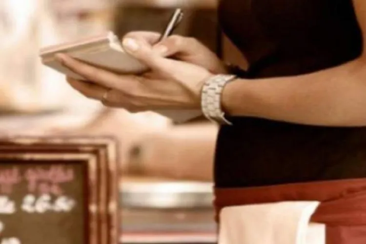 O chelneriță românca a reușit să fure 116.000 de euro din barul în care lucra în Spania. Femeia a furat zilnic timp de 4 ani 