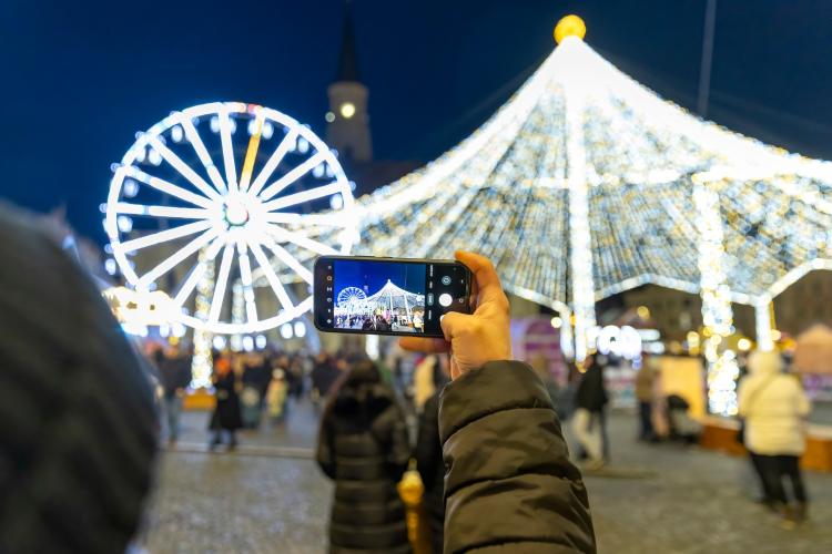 Clujenii critică Primăria pentru că nu a instalat iluminat festiv în tot orașul: „Ca plătitori de taxe și impozite așteptăm ceva”