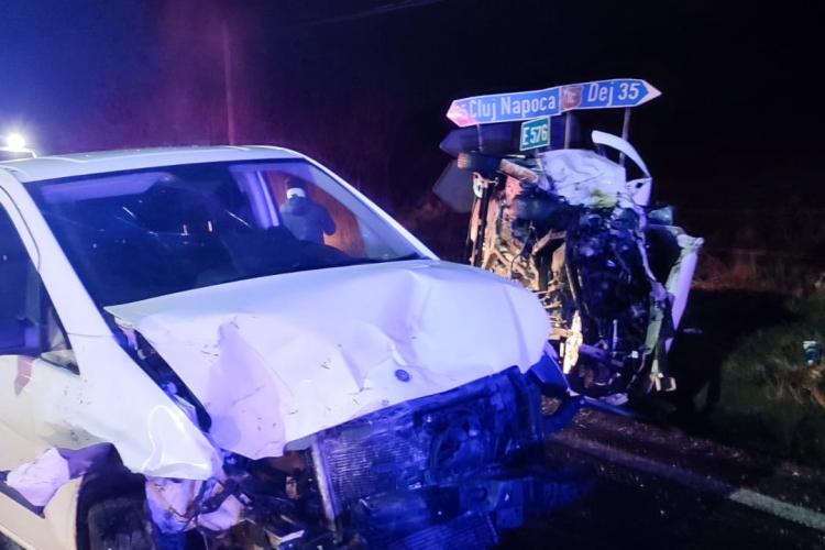 Accident cu două victime în Răscruci! O mașină s-a răsturnat - FOTO/VIDEO