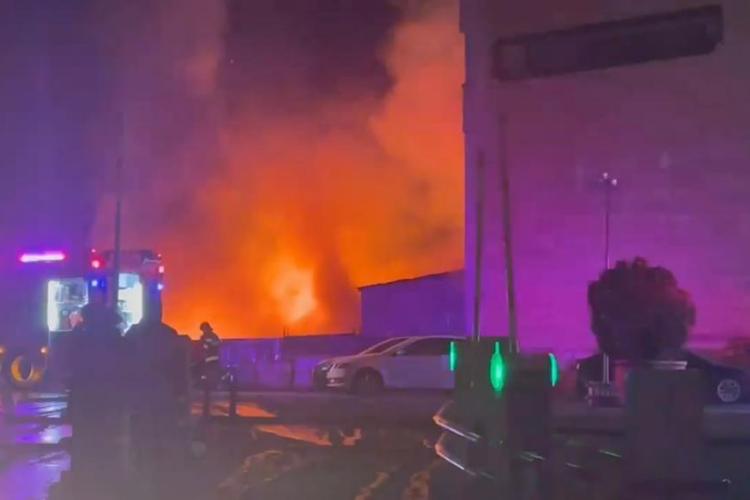 Incendiu puternic la Iulius Mall Cluj-Napoca- VIDEO 