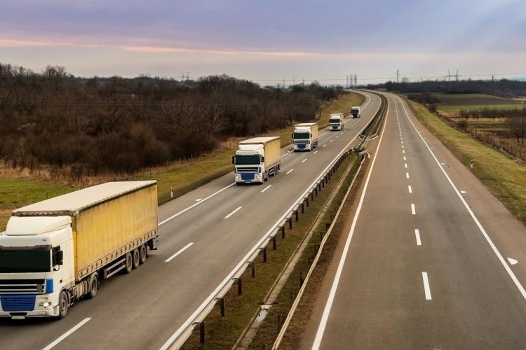 Un șofer român, blocat în Italia, a făcut apel la bunăvoința localnicilor: ,,Am un camion stricat, poate să mă ajute cineva cu o farfurie de mâncare