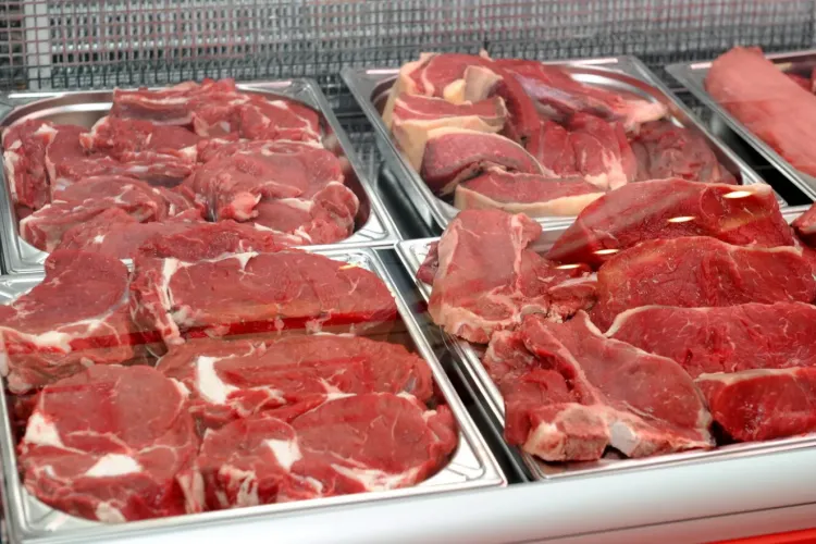 De ce se înnegrește după 10 ore carnea cumpărată din galantar
