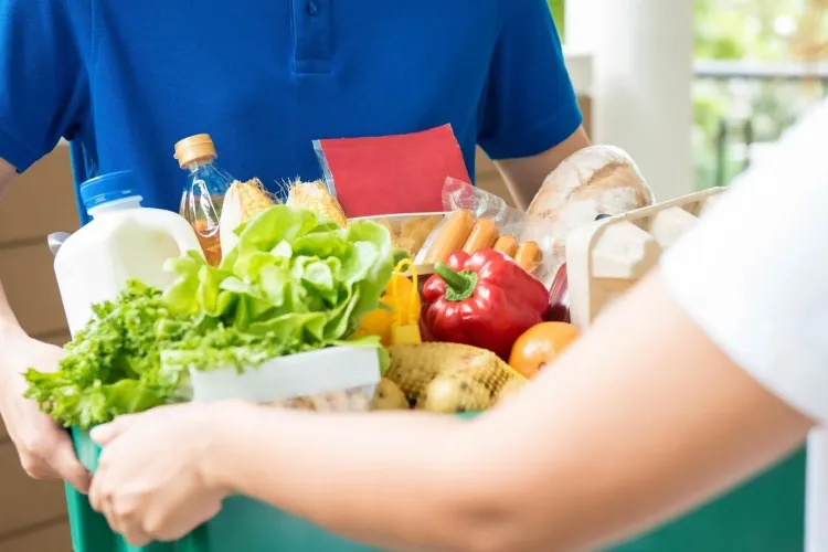 Clujeancă supărată pe Glovo: Îți bagă ăștia pe gât cu japca plasa de rafie /  Daca merg eu la magazin, cine-ți mai plătește salariul?