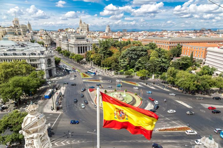 Cum vor putea românii din Spania să obțină cetățenie fără să renunțe la cea română