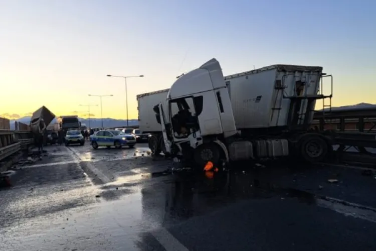 Accident cu 9 victime, pe A1, între Sibiu și Sebeș. A fost solicitat elicopterul SMURD - FOTO
