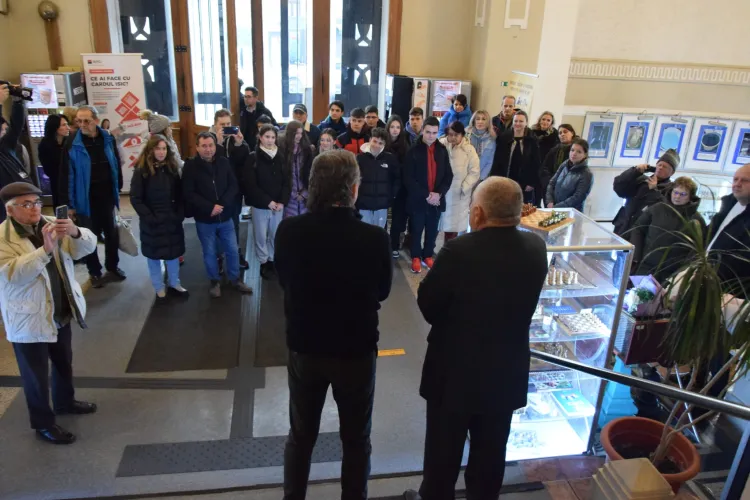 S-a închis expoziția de șahuri de la BCU Cluj. Evenimentul a coincis cu o lansare de carte - FOTO