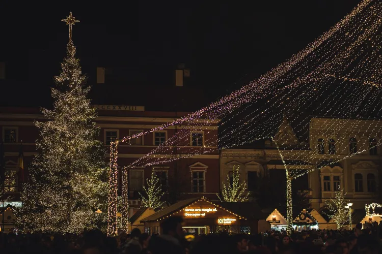 Azi este ultima zi în care clujenii pot vizita Târgul de Crăciun din Piața Unirii