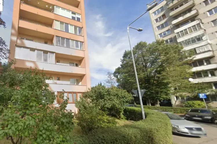 „Proprietarii nu locuiesc aici și chiriașii se folosesc de parcări”. Conflict între vecini din cauza parcărilor în Gheorgheni