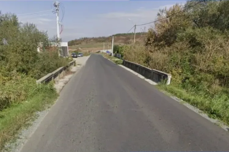 Vechiul pod din Mica va fi demolat.  Până la finalizarea lucrărilor se va circula pe un pod provizoriu