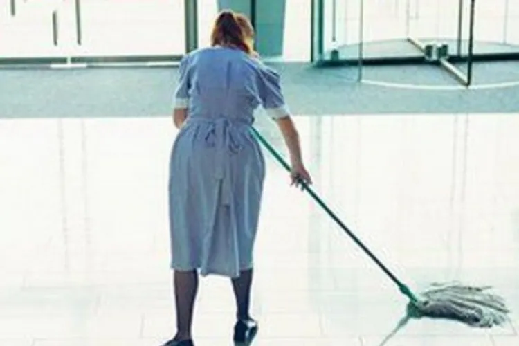 Scandal și acuzații de ”mânăreli” la un post de femeie de serviciu din Cluj: ”A băgat primarul obligativitatea de a avea carnet de șofer!”