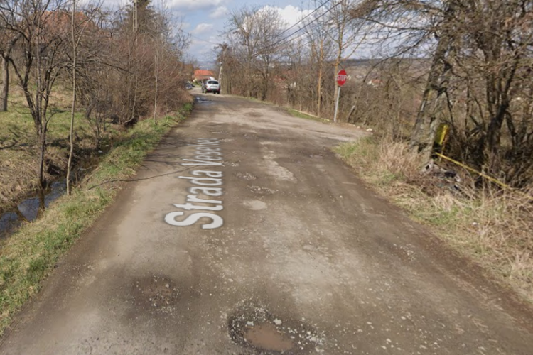 Clujenii din Borhanci, nemulțumiți de calitatea străzii pe care locuiesc: ,,Noroi de nedescris/ Nefiind trotuare nu ai cum să nu te murdărești”