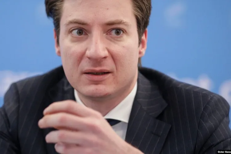 Economistul Andrei Caramitru dă de pământ cu activiștii care vor să salveze toate ruinele comuniste: ”Am văzut fața hâdă a extremismului absolut!”