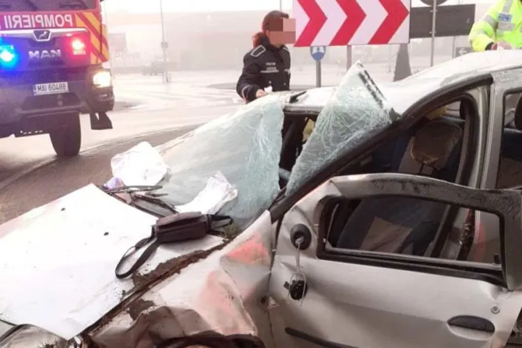 Mașină făcută PRAF în Gherla! Un bărbat a rămas încarcerat în urma impactului violent