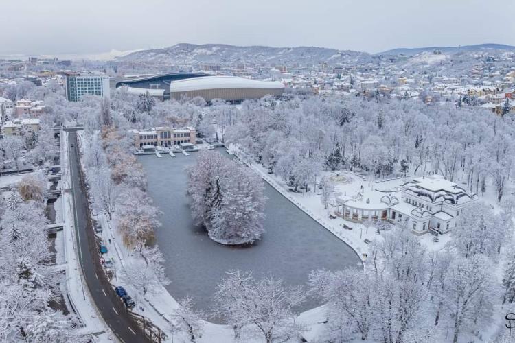 Crăciunul așa cum nu a fost de mult timp la Cluj! Orașul este acoperit cu o ”haină” albă. Sărbători fericite - FOTO