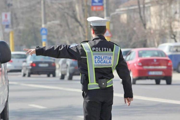 Clujean furios pe mașinile parcate cu lunile pe trotuar: ”Bă primare, bă funcționarule public vă bateți joc de oameni, bă!”