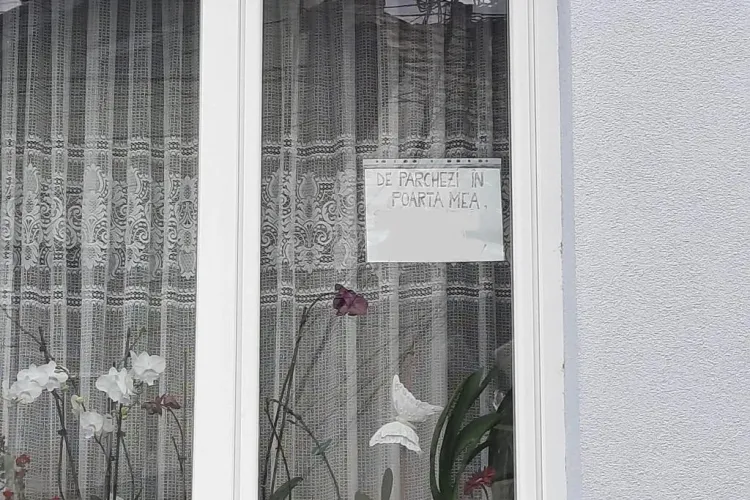 Un clujean le-a pus gând rău șoferilor care parchează în fața porții lui. Mesajul pe care l-a lipit pe geam: ,,De parchezi în poarta mea…”