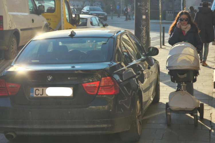 ,,Vrem țară ca afară” - Un șofer și-a găsit loc ,,special” de parcare în centrul Clujului