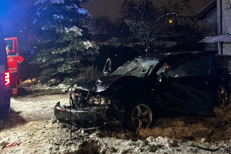 Accident grav pe strada Traian Vuia! Un șofer a ”zburat” practic de pe drum - FOTO