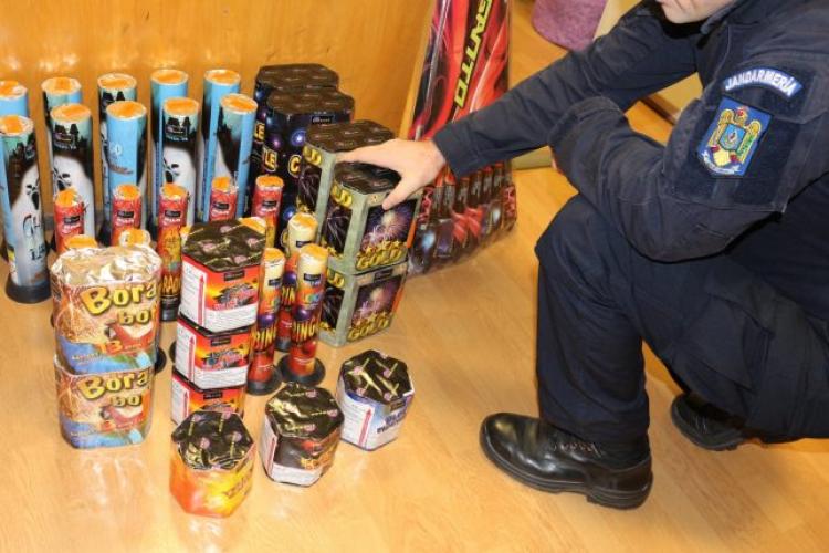 Polițiștii din Cluj au confiscat 10 kg de articole pirotehnice de la un magazin din Mănăștur: „Nu erau înscrise”