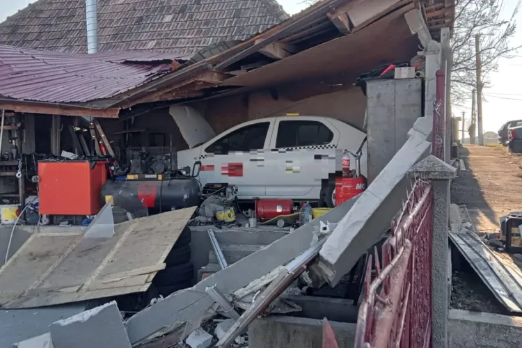 Explozie la un garaj din Turda. Doi bărbați au suferit arsuri - FOTO