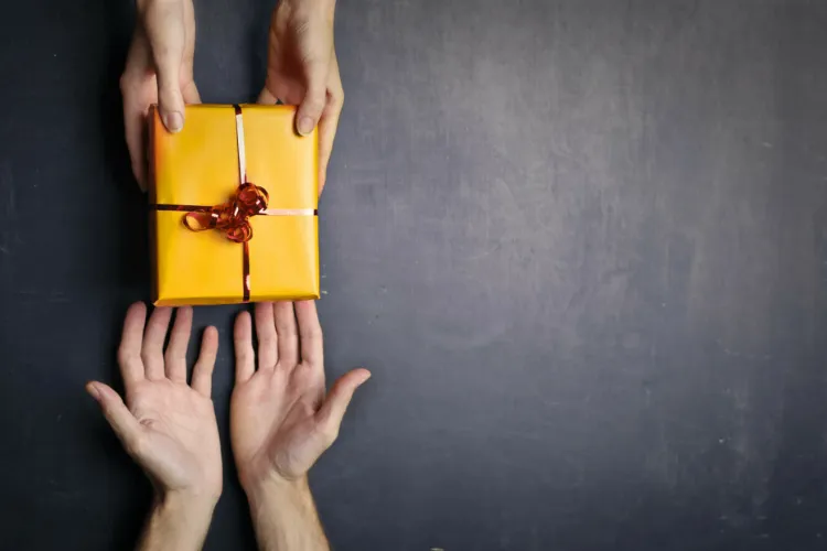 Reacția de milioane a educatoarelor unei creșe după ce părinții le-au făcut cadou geluri de duș: ”Noi nu suntem nespălate”