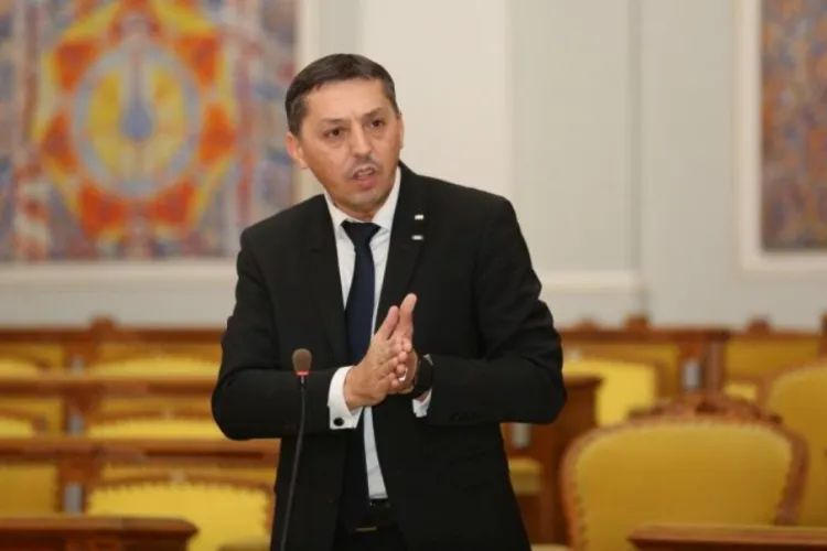 Site-urile care vând lucrări de licență, masterat sau doctorat, închise de autorități! Rectorul UBB: „Colegii mei au semnalat site-uri către minister”
