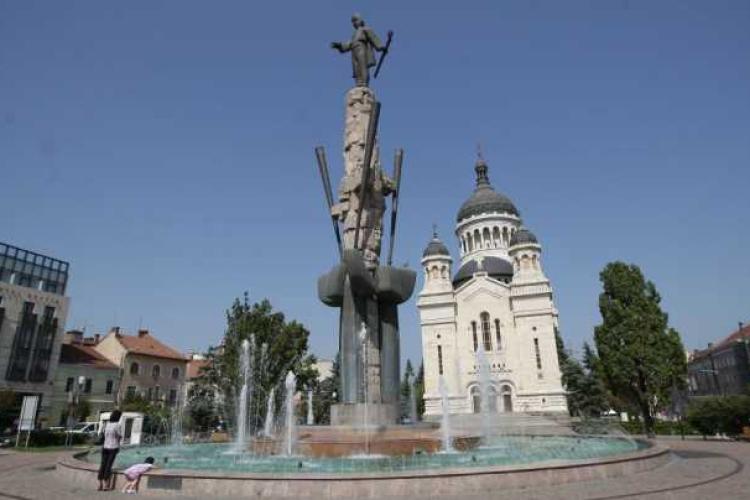 Statuia lui Avram Iancu intră în modernizare, alături de toată piața. Trebuie refăcută statuia?
