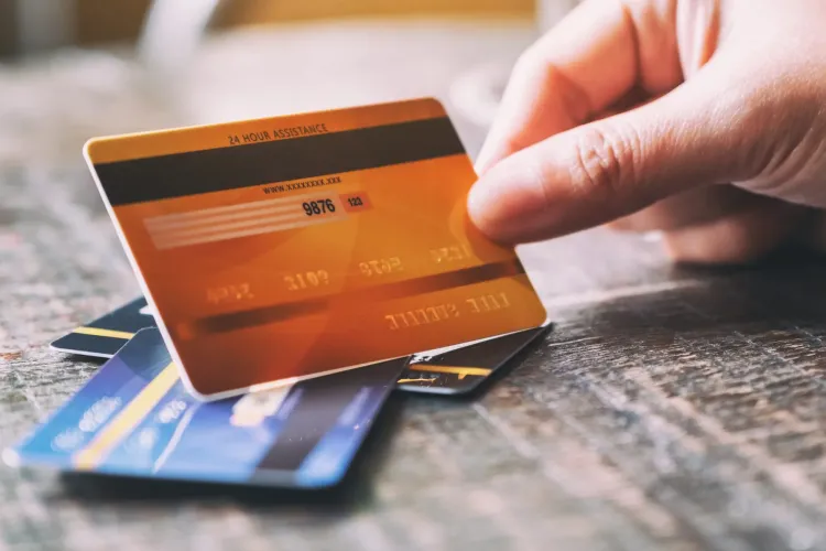 Un ardelean a găsit un card bancar și s-a apucat să își cumpere cele necesare. Victima a reacționat neașteptat