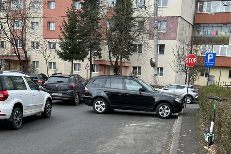 ”Ai încurcat parcarea, băiatule!” - Parcarea lunii la Cluj - FOTO