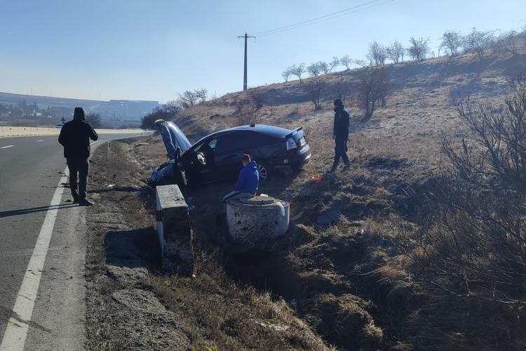 Accident în Mărtinești, Cluj! A ieșit cu mașina în decor - FOTO