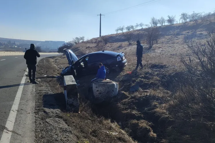 Accident în Mărtinești, Cluj! A ieșit cu mașina în decor - FOTO