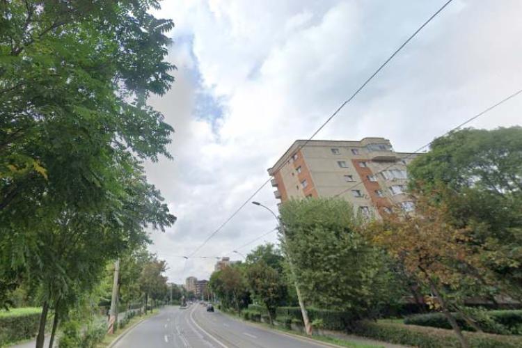 Locatarii unui bloc din Mănăștur au ajuns în pragul disperării: „De mai mult de 20 de ani sunt probleme cu acoperișul, plouă în apartament”