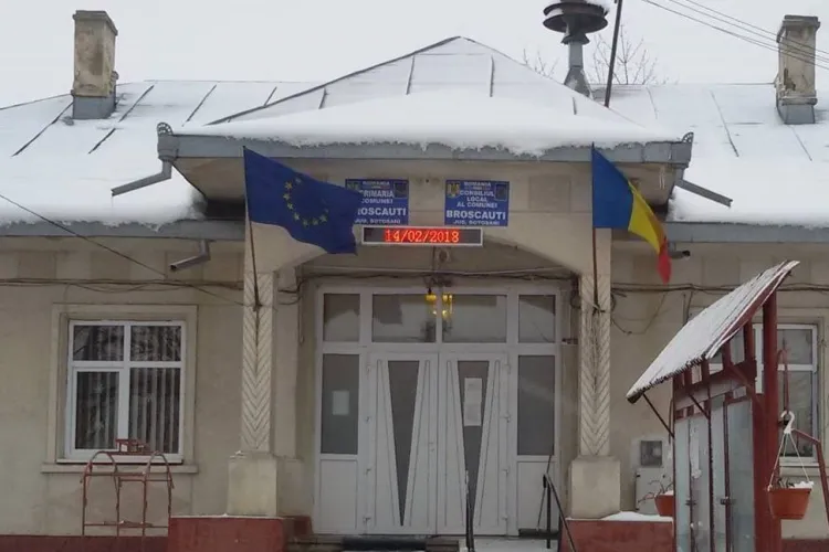 Scenă desprinsă din filmele de comedie! O primărie a fost închisă în plină zi ca angajații să poată ajunge la petrecerea unei secretare: „Suntem pe teren”