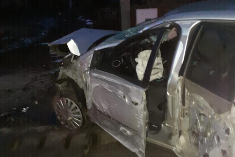 Accident rutier în Răscruci! Un șofer a intrat cu mașina într-o țeavă de gaz