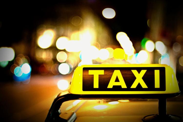 Scandalurile continuă la Cluj între taximetriști și șoferii de ridesharing: „De ce nu vă vedeți de pensie și să-i lăsați pe alții să muncească?”