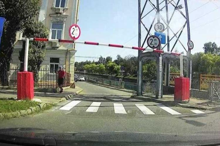 Clujenii se plâng că nu se respectă noile reglementări pe strada Mamaia: „Din cauza instalării pietrei cubice zgomotul produs de viteză e foarte deranjant”