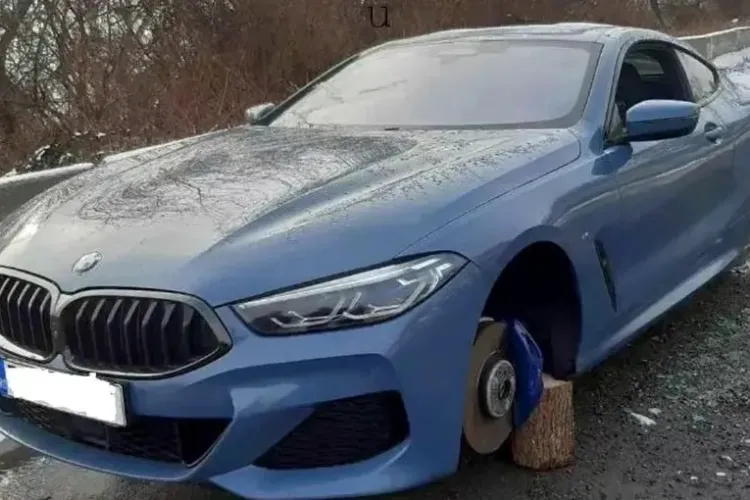 Ce a pățit un șofer care și-a lăsat BMW - ul pe marginea DN1