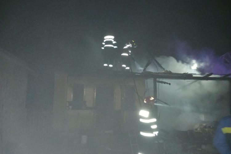  Incendiu în localitatea Mănășturel, Cluj! O femeie a suferit un atac de panică
