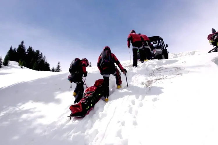 Zi de foc pentru salvamontiștii clujeni! La câte cazuri au intervenit pe pârtiile de schi din județ